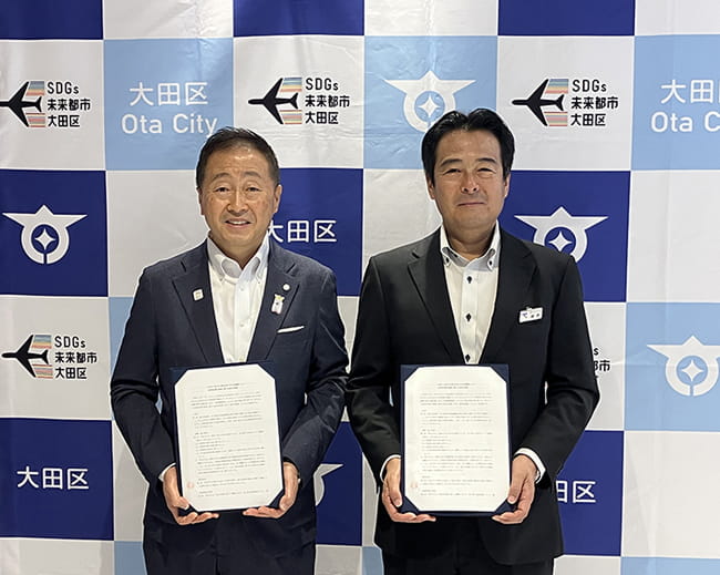 左から 大田区長：鈴木晶雅、東京ガス東京中支店長：藤原和広